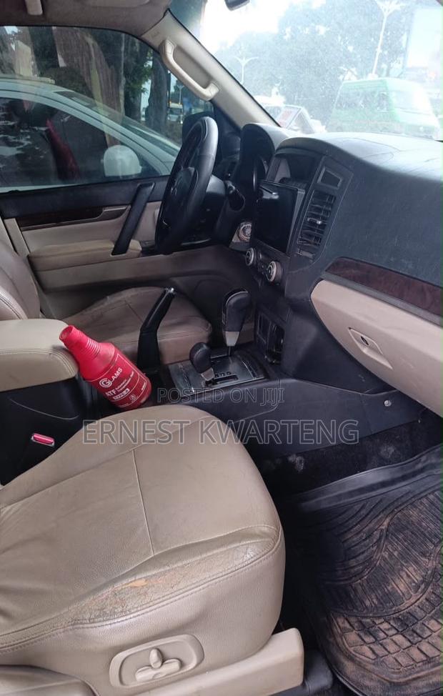 Mitsubishi Pajero 2010 Gray