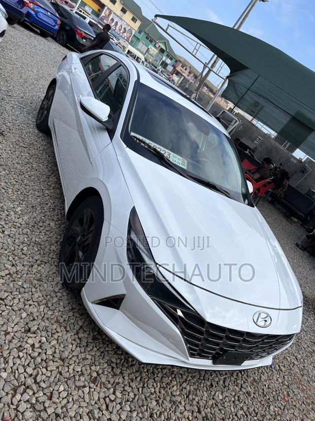 Hyundai Elantra Limited 2021 White
