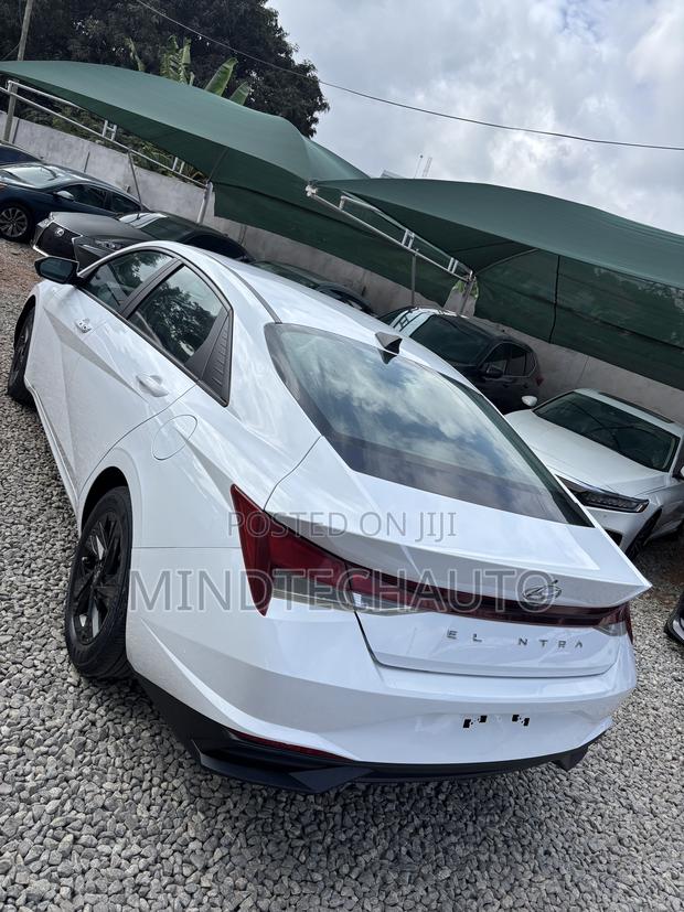 Hyundai Elantra Limited 2021 White