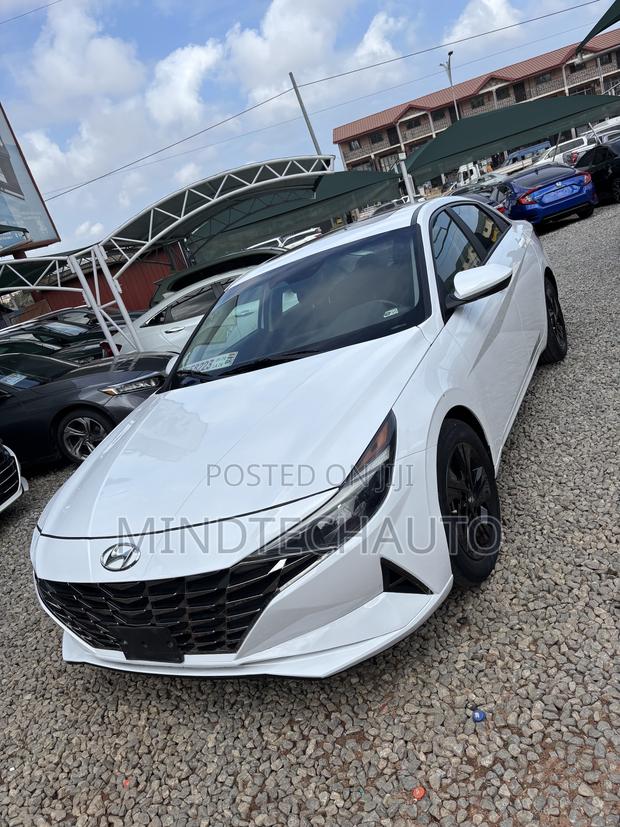 Hyundai Elantra Limited 2021 White
