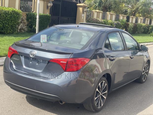 Toyota Corolla SE Special Edition 4dr Sedan (1.8L 4cyl CVT) 2017 Gray