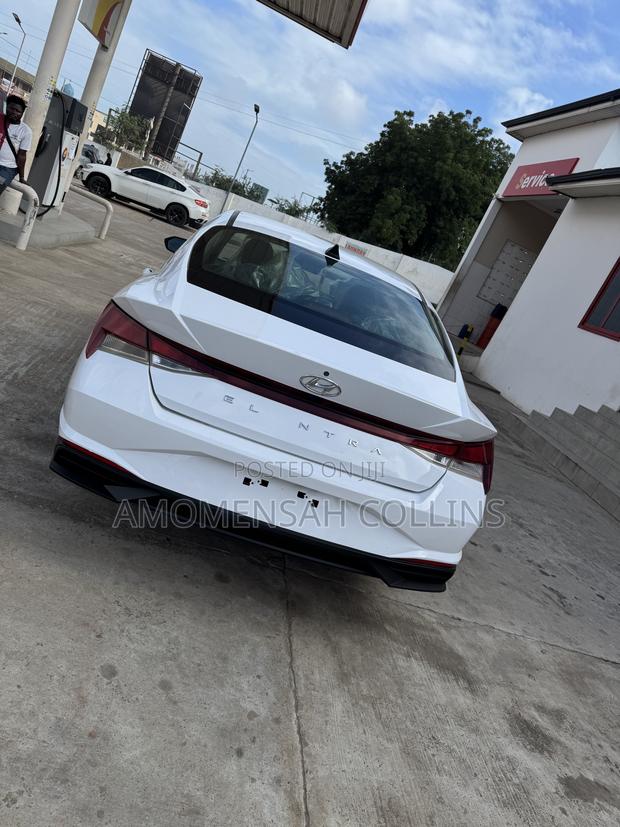 Hyundai Elantra SEL 2021 White