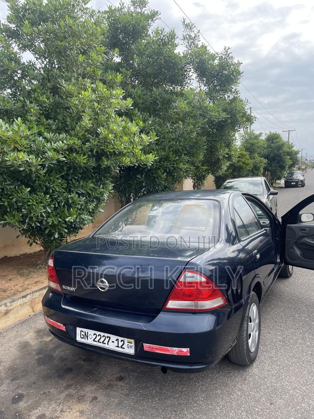 Nissan Sunny 2012 Black