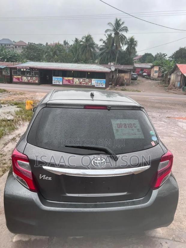 Toyota Vitz 2015 Brown