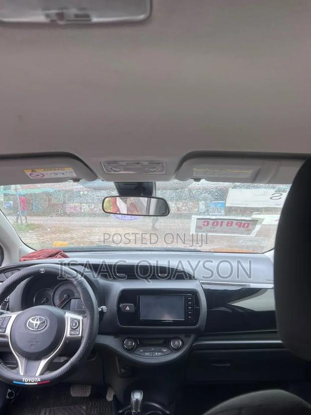 Toyota Vitz 2015 Brown