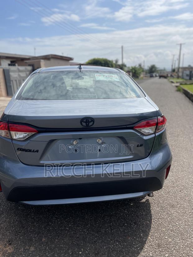 Toyota Corolla LE 2021 Silver