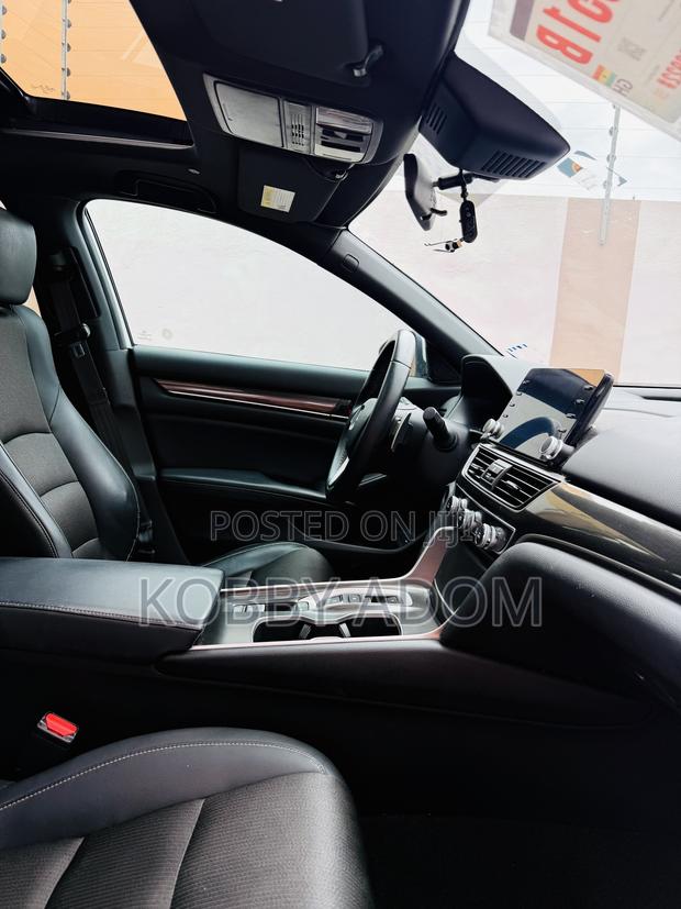 Honda Accord Sport (2.0L 4cyl Turbo 10A) 2019 White