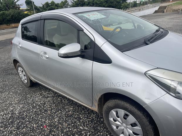 Toyota Vitz 2014 Silver