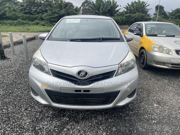 Toyota Vitz 2014 Silver
