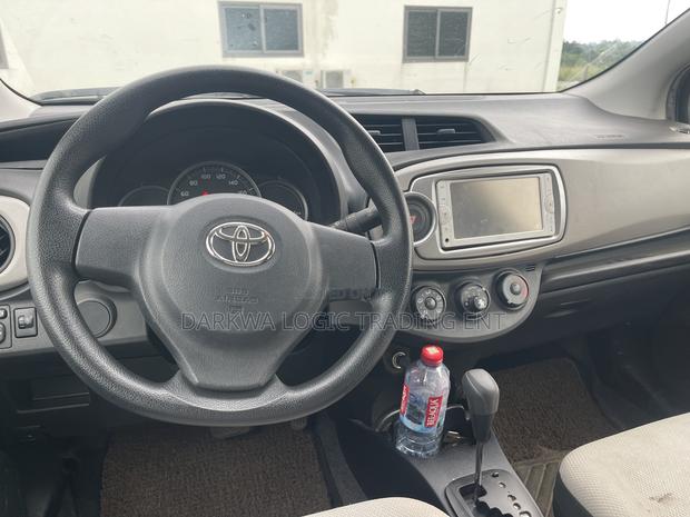 Toyota Vitz 2014 Silver