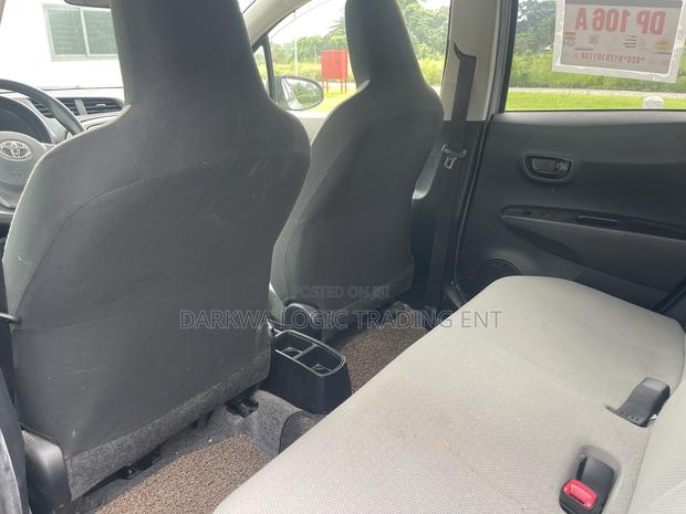 Toyota Vitz 2014 Silver