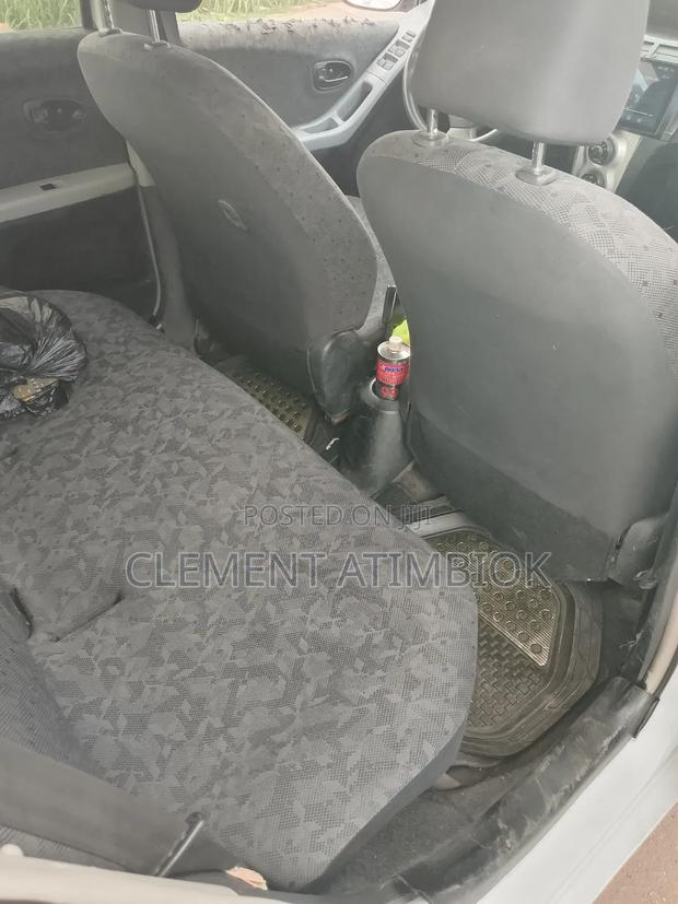 Toyota Vitz 2010 White