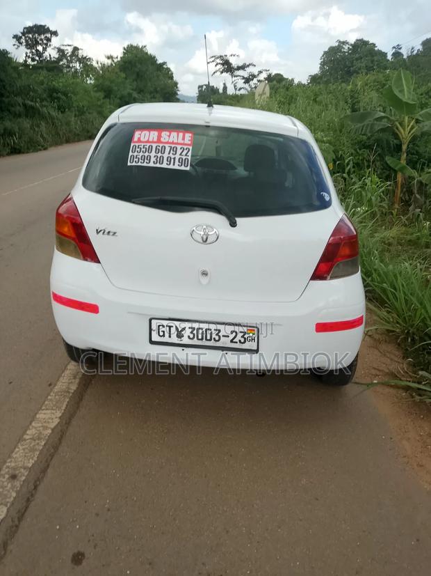 Toyota Vitz 2010 White