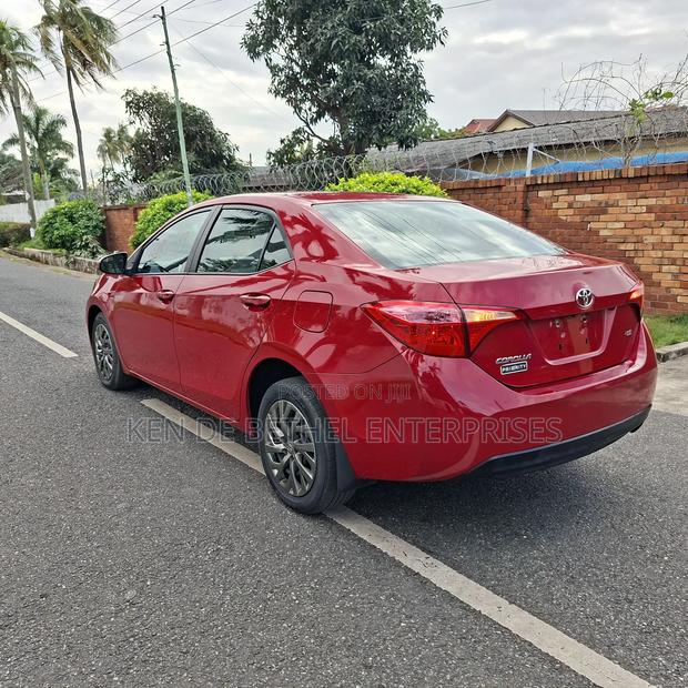 Toyota Corolla LE (1.8L 4cyl 2A) 2018 Red