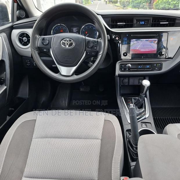 Toyota Corolla LE (1.8L 4cyl 2A) 2018 Red