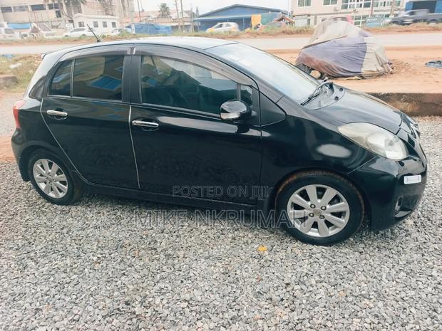 Toyota Vitz 2010 Black