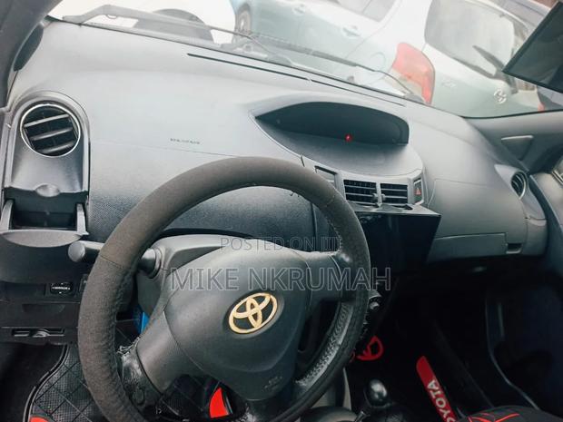 Toyota Vitz 2010 Black