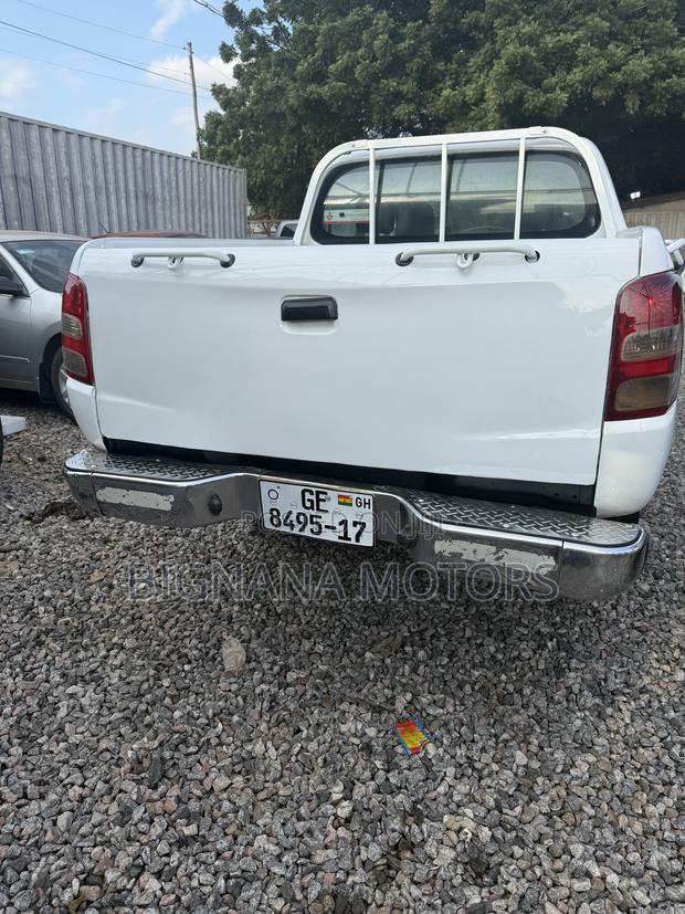 Mitsubishi L200 Double Cab 2.5 180hp 4WD 2011 White