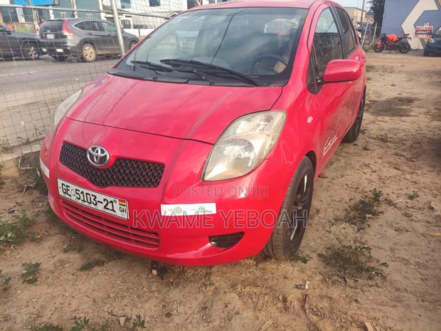 Toyota Yaris Base Hatchback 5dr 2010 Red