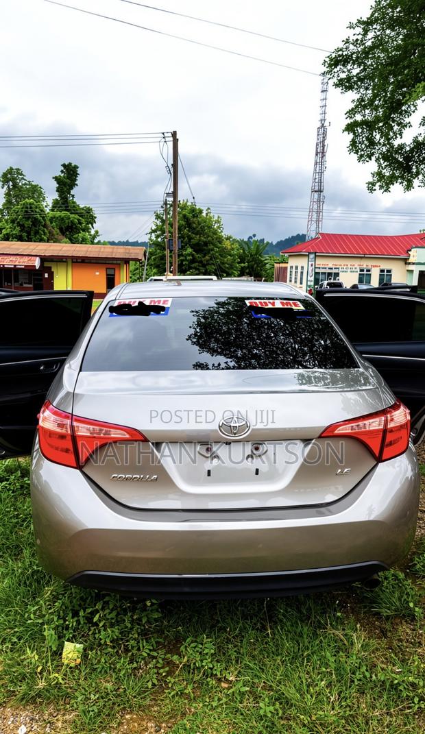 Toyota Corolla LE (1.8L 4cyl 2A) 2019 Brown