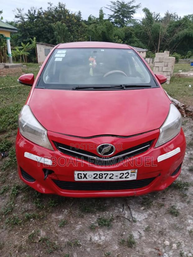 Toyota Vitz 2012 Red