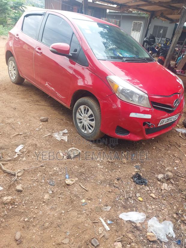 Toyota Vitz 2012 Red