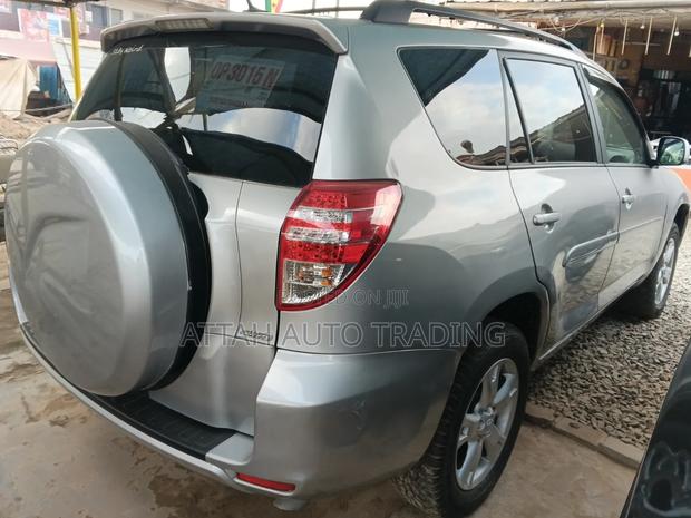 Toyota RAV4 2011 Silver