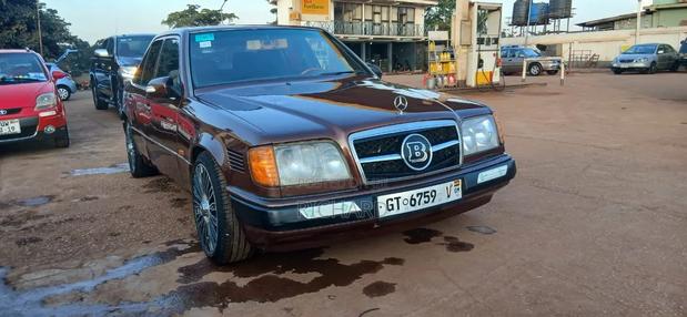 Mercedes-Benz W124 1995 Brown