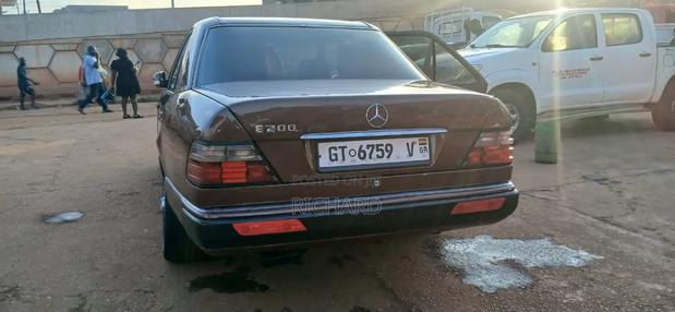 Mercedes-Benz W124 1995 Brown