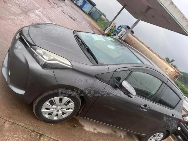 Toyota Vitz 2015 Brown