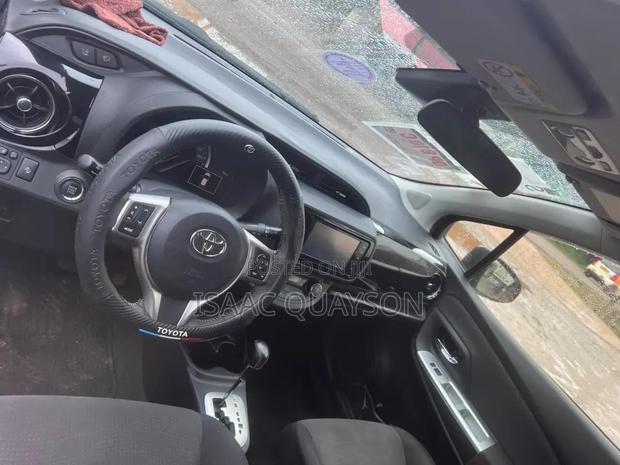 Toyota Vitz 2015 Brown