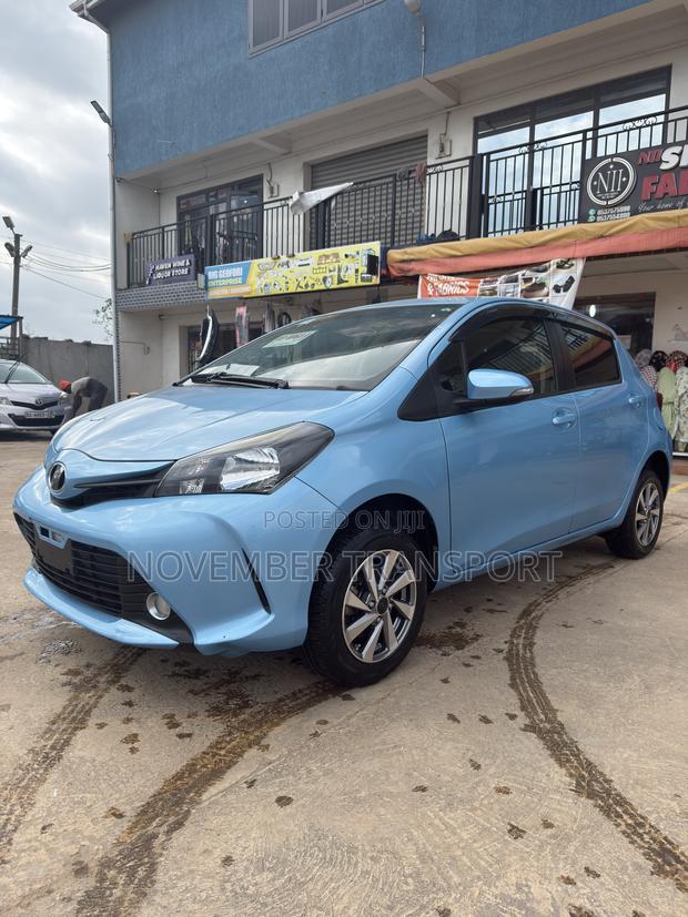 Toyota Vitz 1.3 AWD 5dr 2016 Blue