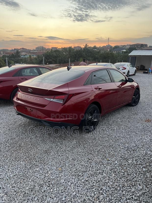 Hyundai Elantra SE 2021 Red
