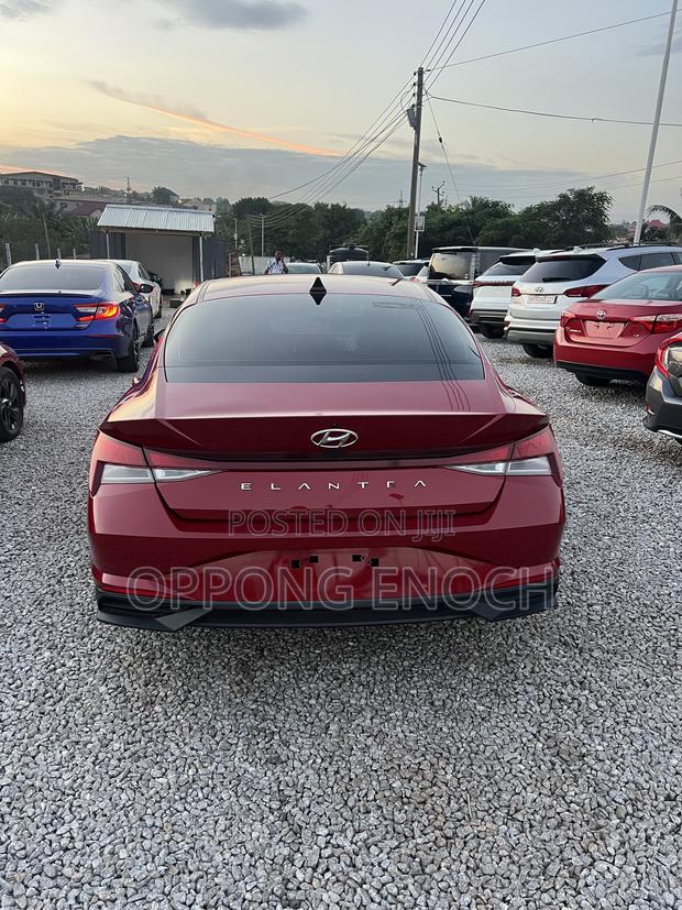 Hyundai Elantra SE 2021 Red