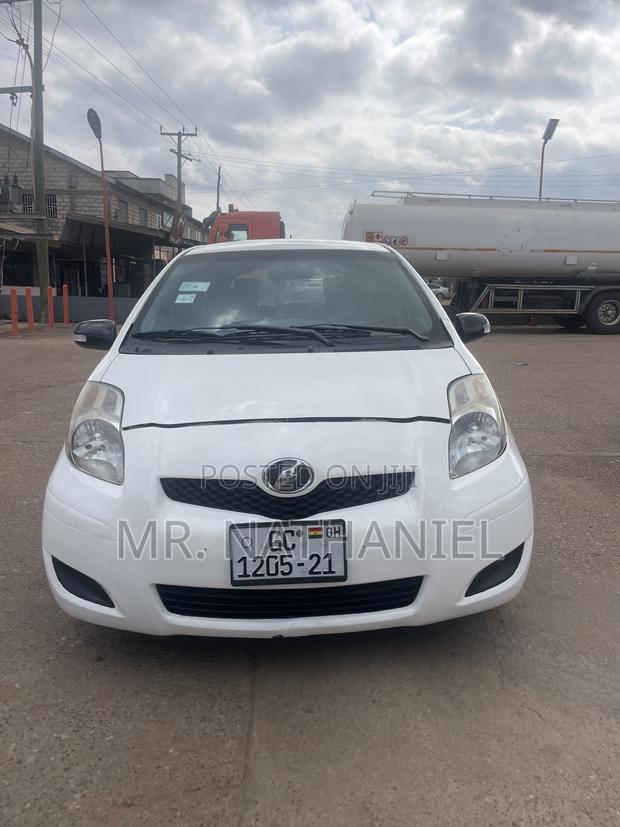Toyota Vitz 2009 White