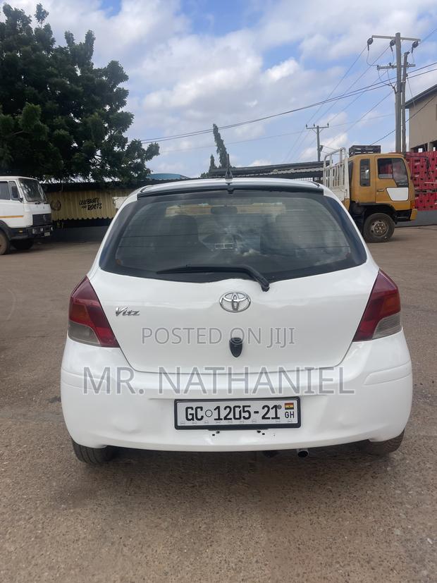 Toyota Vitz 2009 White