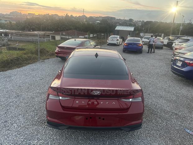 Hyundai Elantra SE 2021 Red