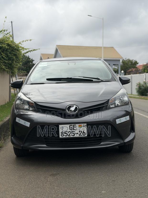Toyota Vitz 1.3 AWD 5dr 2016 Gray
