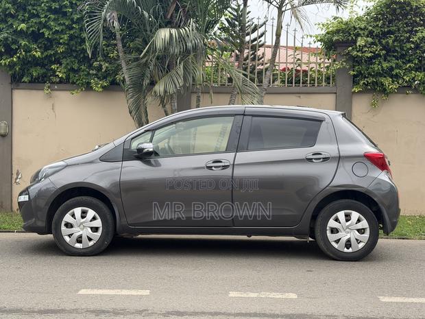 Toyota Vitz 1.3 AWD 5dr 2016 Gray