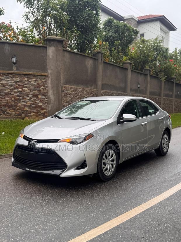 Toyota Corolla LE (1.8L 4cyl 2A) 2018 Silver
