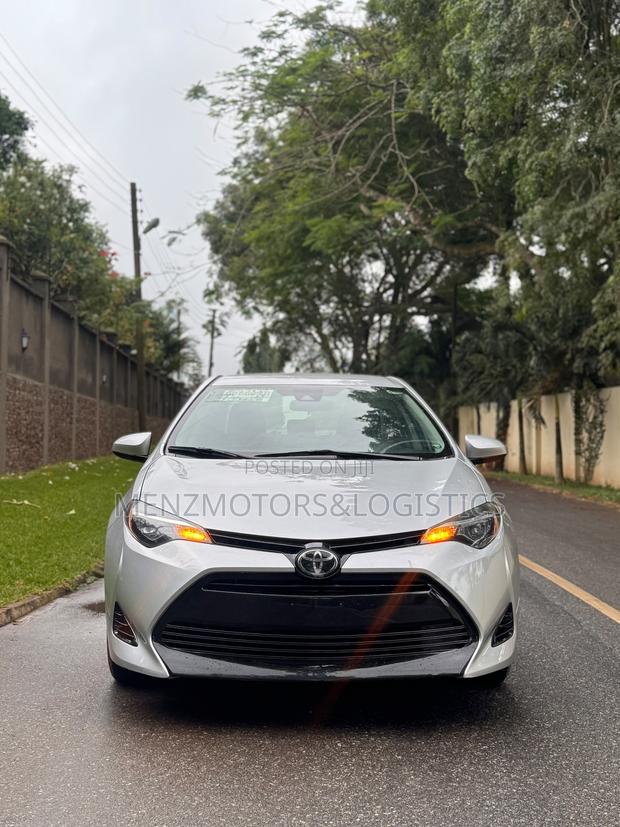 Toyota Corolla LE (1.8L 4cyl 2A) 2018 Silver