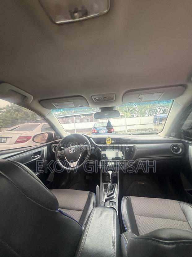 Toyota Corolla SE (1.8L 4cyl 2A) 2018 Gray