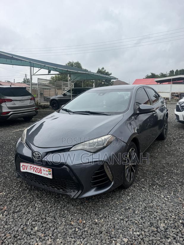 Toyota Corolla SE (1.8L 4cyl 2A) 2018 Gray