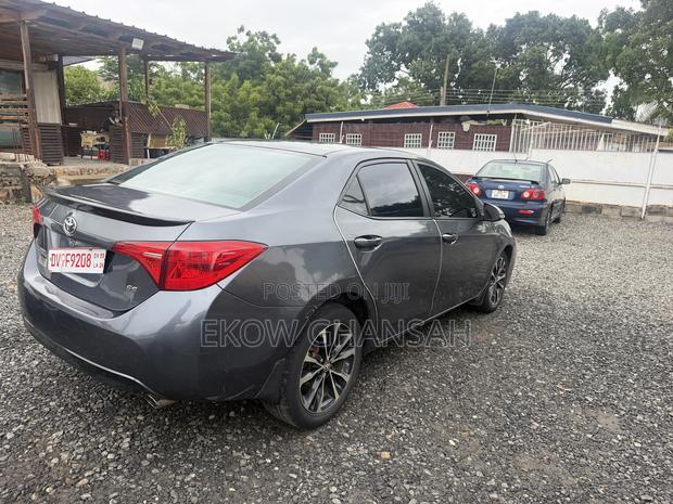 Toyota Corolla SE (1.8L 4cyl 2A) 2018 Gray