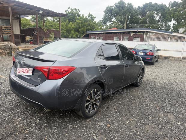Toyota Corolla SE (1.8L 4cyl 2A) 2018 Gray