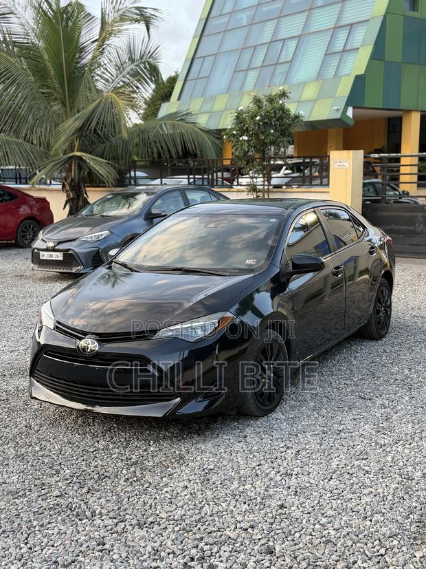 Toyota Corolla LE (1.8L 4cyl 2A) 2018 Black