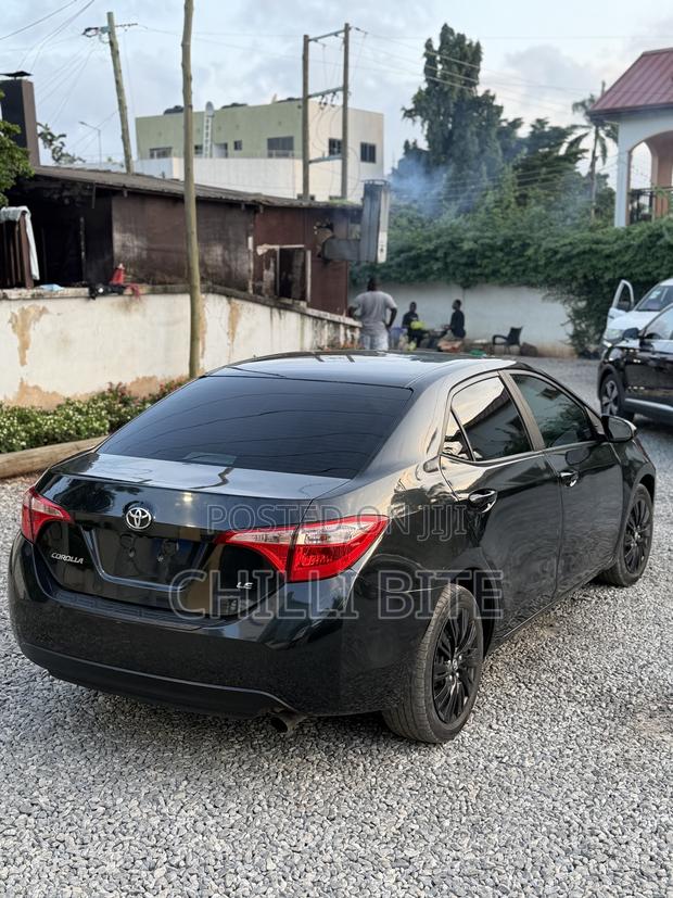 Toyota Corolla LE (1.8L 4cyl 2A) 2018 Black