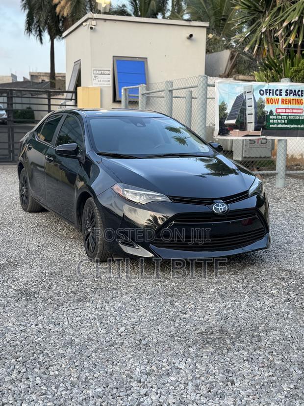 Toyota Corolla LE (1.8L 4cyl 2A) 2018 Black