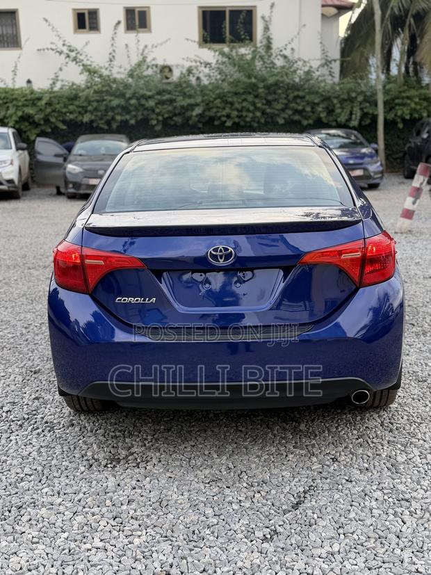 Toyota Corolla SE 4dr Sedan (1.8L 4cyl CVT) 2017 Blue