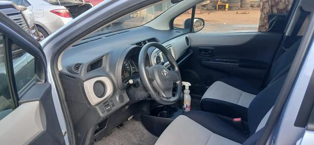 Toyota Vitz 1.3 FWD 5dr 2012 Blue